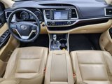 Used 2016 Toyota Highlander Limited image 2