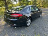 Used 2017 Ford Fusion SE w/ Fusion SE Technology Package image 4