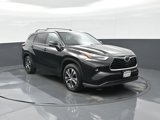 Used 2021 Toyota Highlander XLE image 2