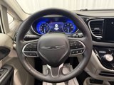 Used 2023 Chrysler Pacifica Touring-L image 6