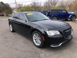 Used 2018 Chrysler 300 Touring L image 3