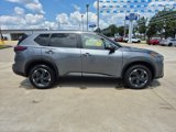 Used 2024 Nissan Rogue SV image 2