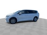 Used 2023 Chrysler Voyager LX image 4