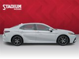 Used 2022 Toyota Camry SE image 2