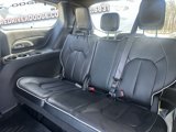 Used 2023 Chrysler Pacifica Limited w/ Uconnect Theater Family Group image 2