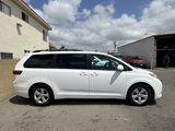 Used 2015 Toyota Sienna LE image 3