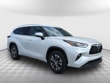 Used 2024 Toyota Highlander XLE image 1