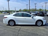 Used 2023 Toyota Camry SE image 3