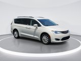 Used 2017 Chrysler Pacifica Touring-L image 2