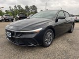 Used 2024 Hyundai Elantra SEL image 3
