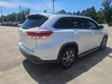 Used 2017 Toyota Highlander XLE image 2