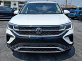 Used 2022 Volkswagen Taos SEL image 2