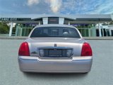 Used 2009 Lincoln Town Car Signature Limited image 4