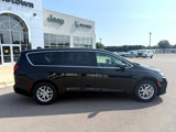 Used 2024 Chrysler Pacifica Touring-L image 2