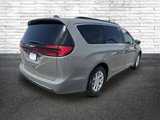 Used 2022 Chrysler Pacifica Touring-L image 3