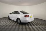 Used 2017 Volkswagen Jetta SE image 3