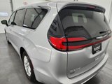 Used 2023 Chrysler Pacifica Touring-L image 5