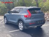 Used 2020 Volvo XC40 T4 Momentum image 3