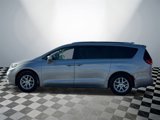 Used 2021 Chrysler Pacifica Touring-L image 4