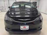 Used 2022 Chrysler Voyager LX image 2