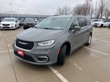 Certified 2022 Chrysler Pacifica Touring-L image 3