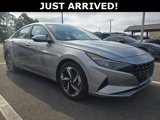 Used 2023 Hyundai Elantra SEL w/ Convenience Package image 3