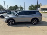 Used 2022 Mitsubishi Outlander SE image 2
