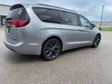 Used 2018 Chrysler Pacifica Limited image 2