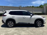 Used 2021 Nissan Rogue SV image 2