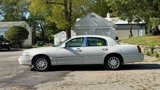 Used 2006 Lincoln Town Car Signature image 2