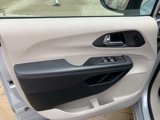 Certified 2023 Chrysler Pacifica Touring-L image 5