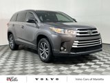 Used 2017 Toyota Highlander FWD V6 image 2