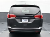 Used 2017 Chrysler Pacifica Touring-L image 4