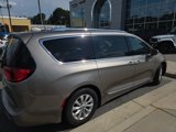 Used 2018 Chrysler Pacifica Touring-L image 5