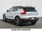 Used 2022 Volvo XC40 T5 R-Design image 3