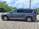 Used 2020 Chrysler Pacifica Touring-L image 2