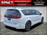 New 2025 Chrysler Pacifica Limited image 3