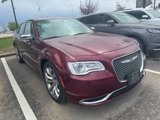 Used 2019 Chrysler 300 Touring w/ Chrome Appearance Package image 3