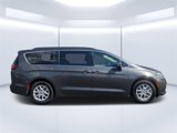 Used 2022 Chrysler Pacifica Touring-L image 2