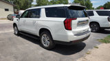 Used 2023 GMC Yukon XL SLT w/ SLT Luxury Package image 4