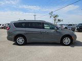 Used 2022 Chrysler Pacifica Touring-L image 2