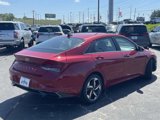 Used 2022 Hyundai Elantra SEL w/ Convenience + Premium Package image 3
