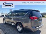Used 2020 Chrysler Pacifica Touring-L image 4