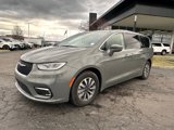 Used 2022 Chrysler Pacifica Touring-L w/ Uconnect Theater Family Group image 4