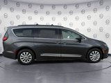 Used 2017 Chrysler Pacifica Touring-L image 6