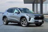 Used 2025 Chevrolet Trax LT image 2