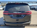 Used 2023 Chrysler Pacifica Limited image 5