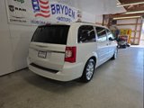 Used 2016 Chrysler Town & Country Touring image 3