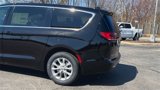 New 2025 Chrysler Pacifica Select image 5