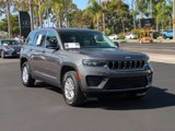 Used 2023 Jeep Grand Cherokee Laredo image 3